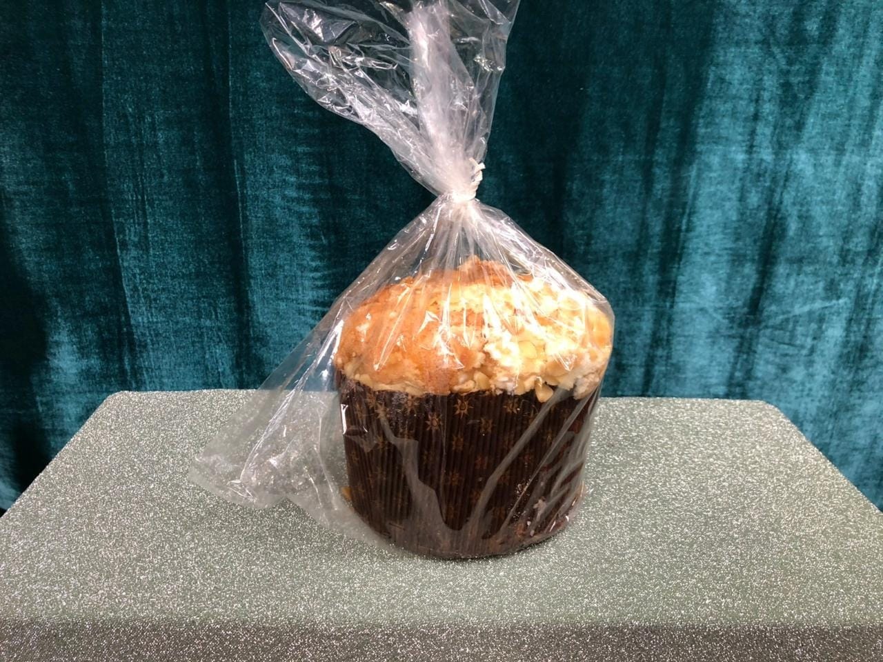 Basilicata, panettone de limão-siciliano com recheio cremoso de limoncello, 750 gramas, R$ 159 