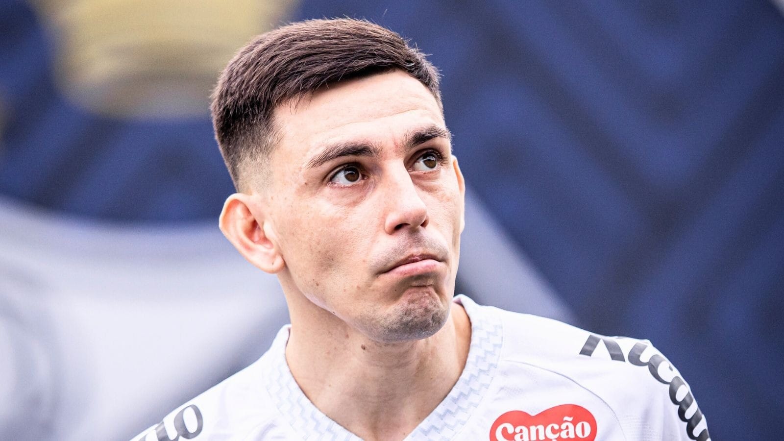 Escobar tem lesão na coxa esquerda e é desfalque para o Santos em 2025