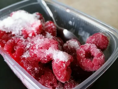 Frutas estragando? Aprenda a congelar do jeito certo com dica de chef