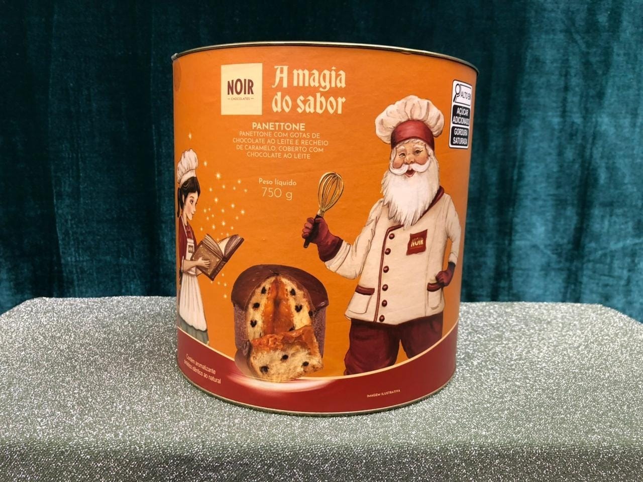 Noir, panetone com gotas de chocolate ao leite, recheio de caramelo e cobertura de chocolate ao leite, 750 gramas, R$ 146 