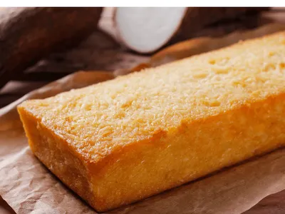 Bolo de tapioca com coco não tem glúten e fica pronto em uma hora; faça em casa