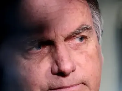 Bolsonaro recebe visitas na PF e tem salário suspenso pelo PL