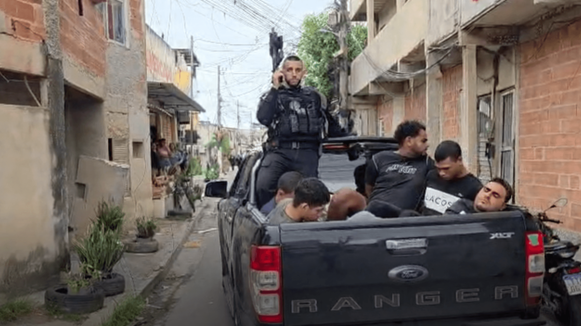 Ação da Polícia Civil contra milícia em Pedra de Guaratiba prende cinco suspeitos