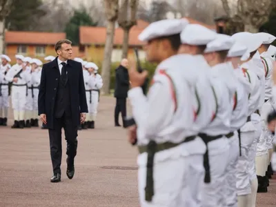 Orçamento francês abre caminho para aumento dos gastos militares de Macron