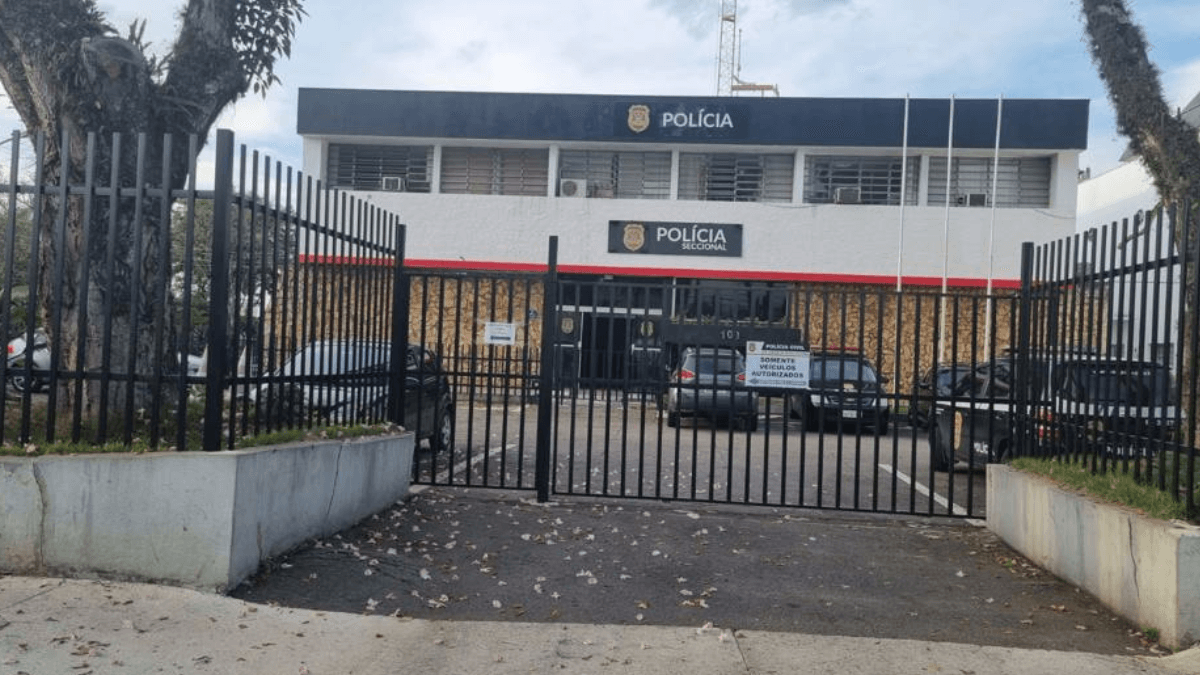 Suspeito se passa por policial, mata homem e rouba moto em São José
