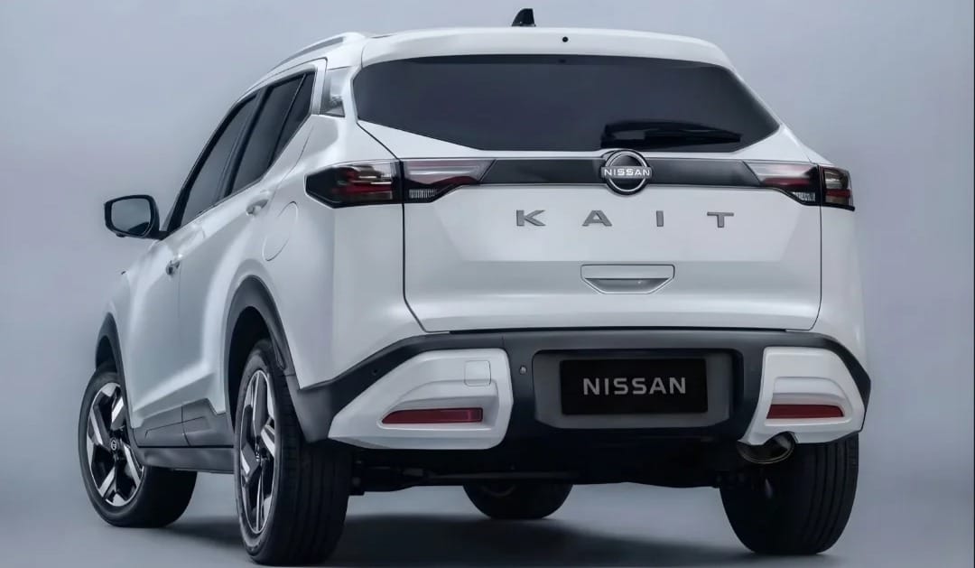 Traseira do Kait aposta em barra iluminada e lanternas finas, alinhadas ao estilo global da Nissan
