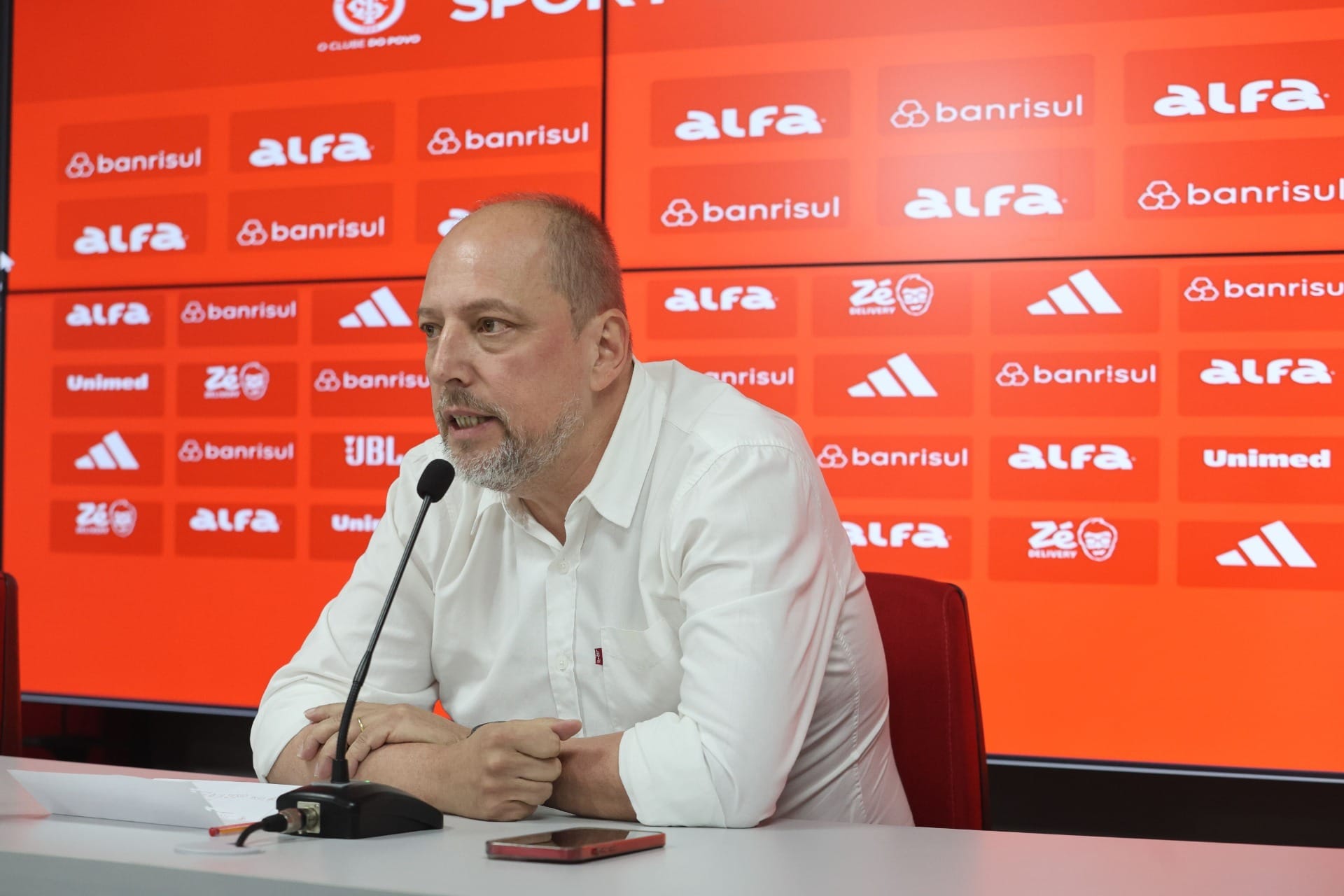 Presidente do Inter banca Ramón Diaz, fala em 'vergonha' e crava: "Não vamos cair"