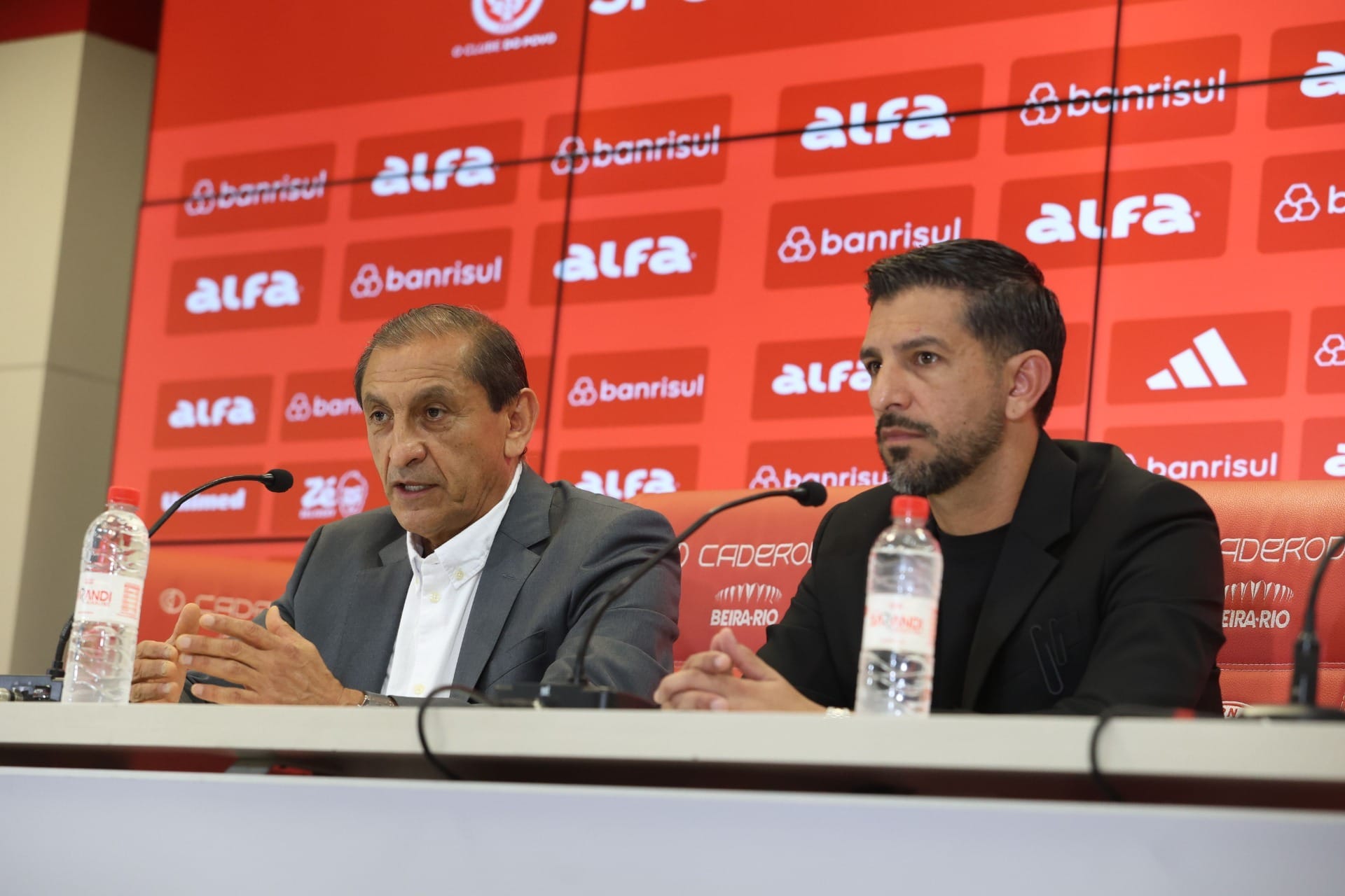 Emiliano Díaz é intimado por oficial de justiça em São Januário após derrota do Internacional