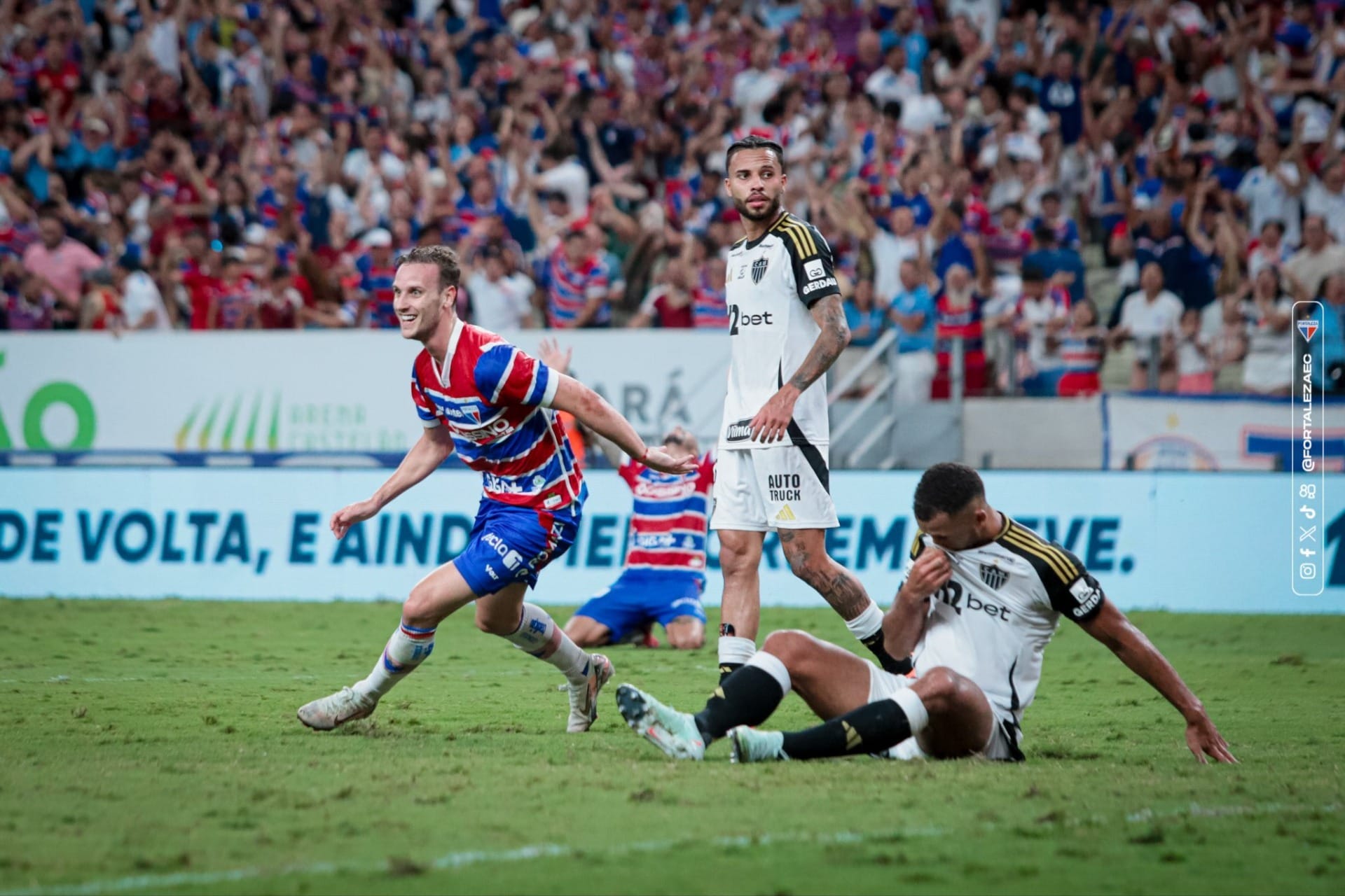 Fortaleza vence Atlético-MG, cola no Santos e segue vivo na luta contra rebaixamento