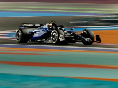 Sainz admite surpresa com pódio no Catar: "Achamos que seria a pior corrida do ano"