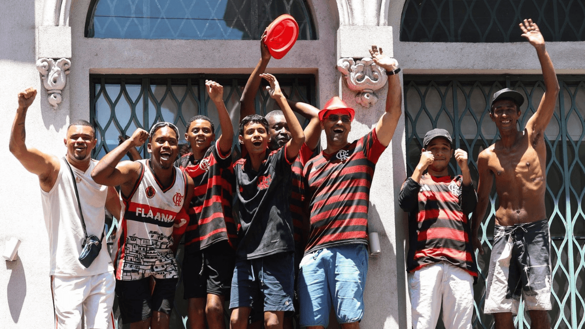 Festa do título da Libertadores do Flamengo termina com confusão e bombas