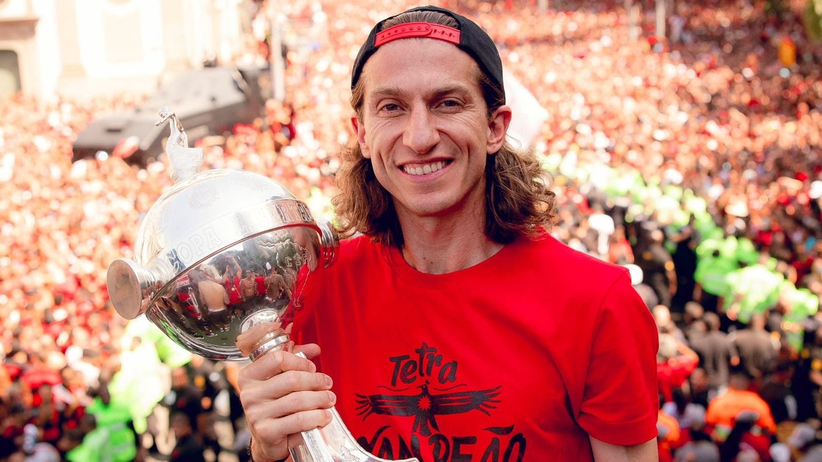 Flamengo define prazo para negociar renovação de Filipe Luis; confira