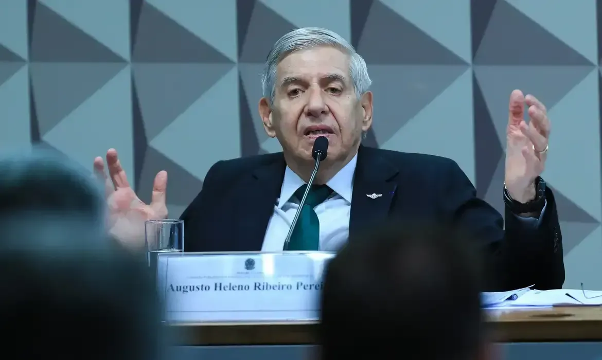 Moraes autoriza consulta médica e internação ao general Augusto Heleno