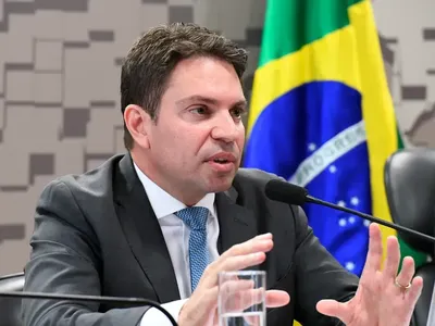 Câmara bloqueia salário de Alexandre Ramagem após ordem do STF
