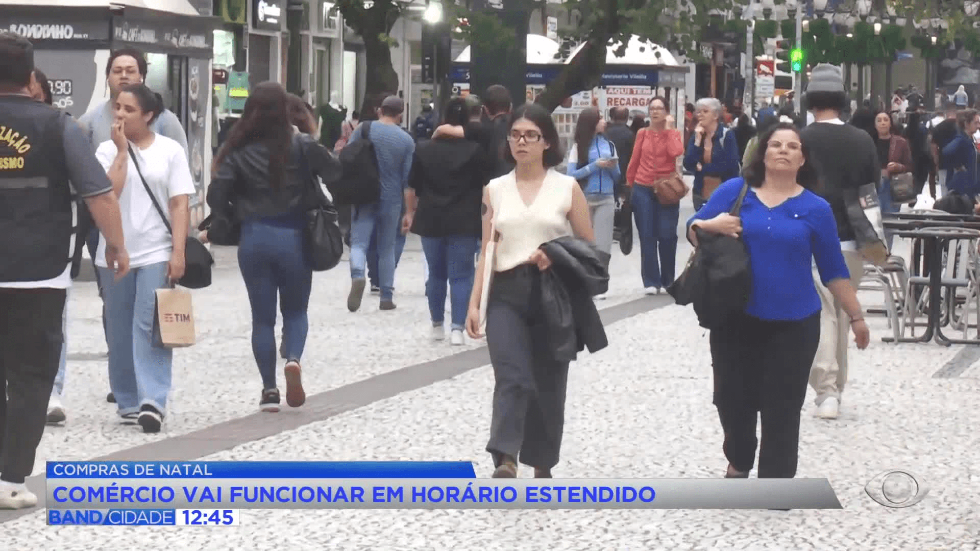 Comércio de Curitiba amplia horário para o Natal