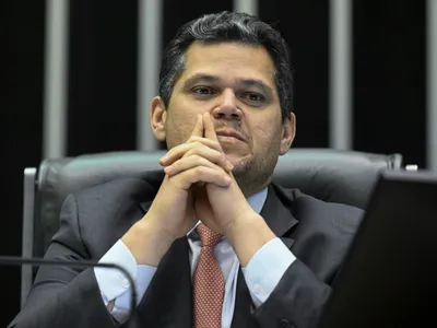 Alcolumbre diz que PEC 6x1 será votado com calma e não descarta mudar texto