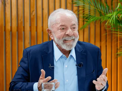 Lula celebra vitória de 'O Agente Secreto' no Globo de Ouro: 'Essencial'