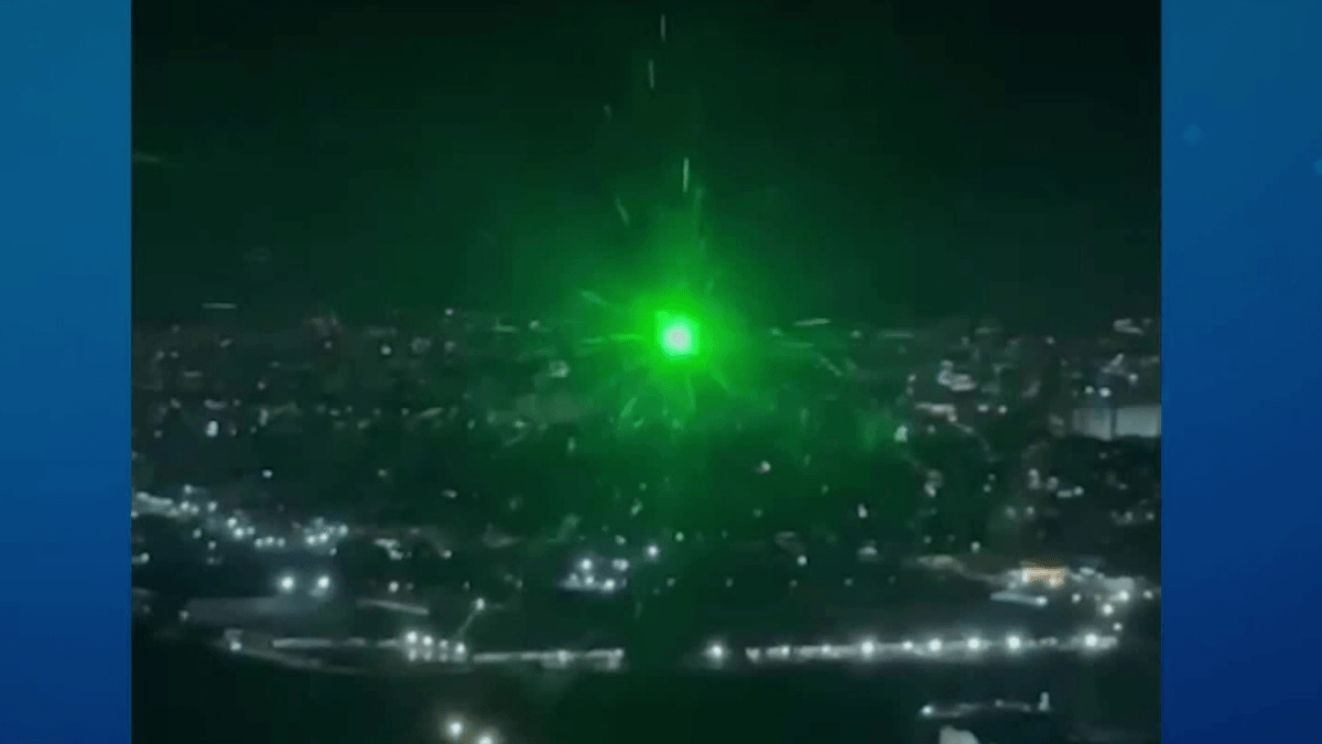 Polícia investiga casos de laser apontados para aviões em aeroporto no RS