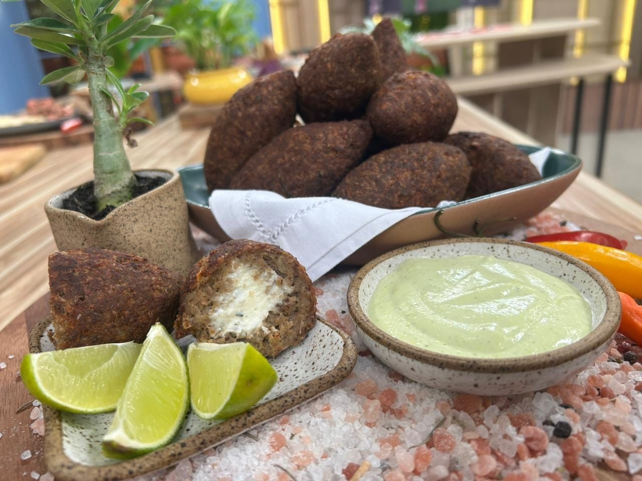 Quibe frito recheado com creme suave do chef Bruno Hashimoto | Band Receitas