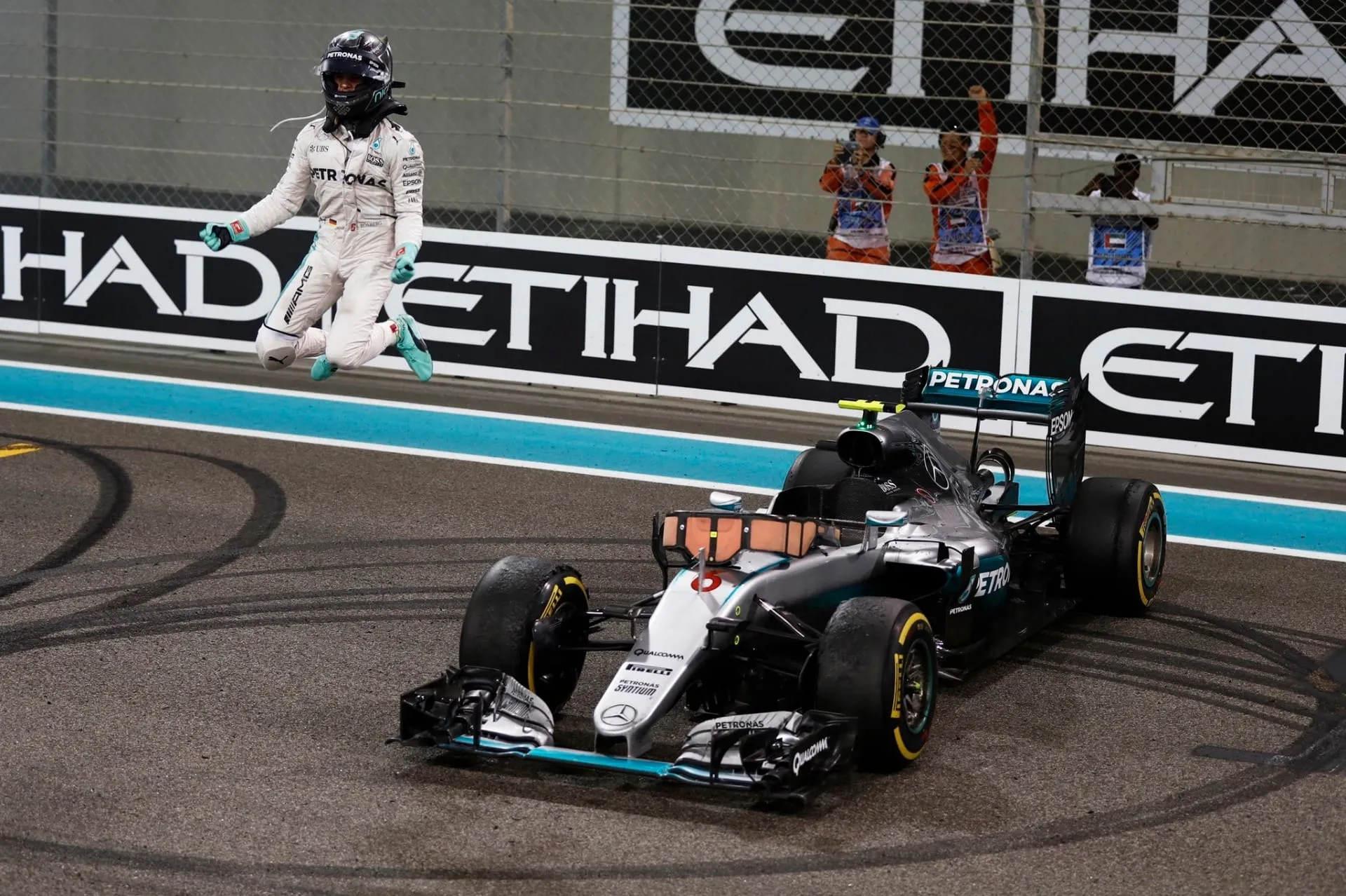 Rosberg comemora título no GP de Abu Dhabi de 2016