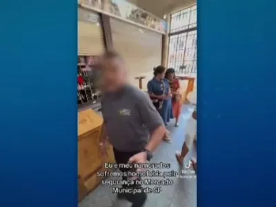Casal denuncia homofobia ao ser impedido de se abraçar no Mercadão de SP