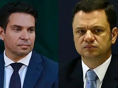 Ministério da Justiça anuncia demissão de delegados Ramagem e Torres