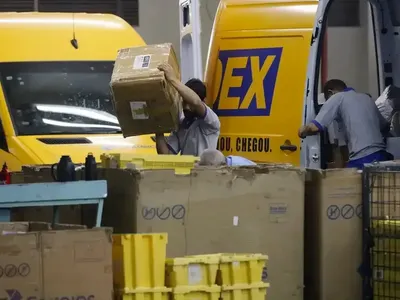 Tesouro barra empréstimo de R$ 20 bi e expõe risco nos Correios