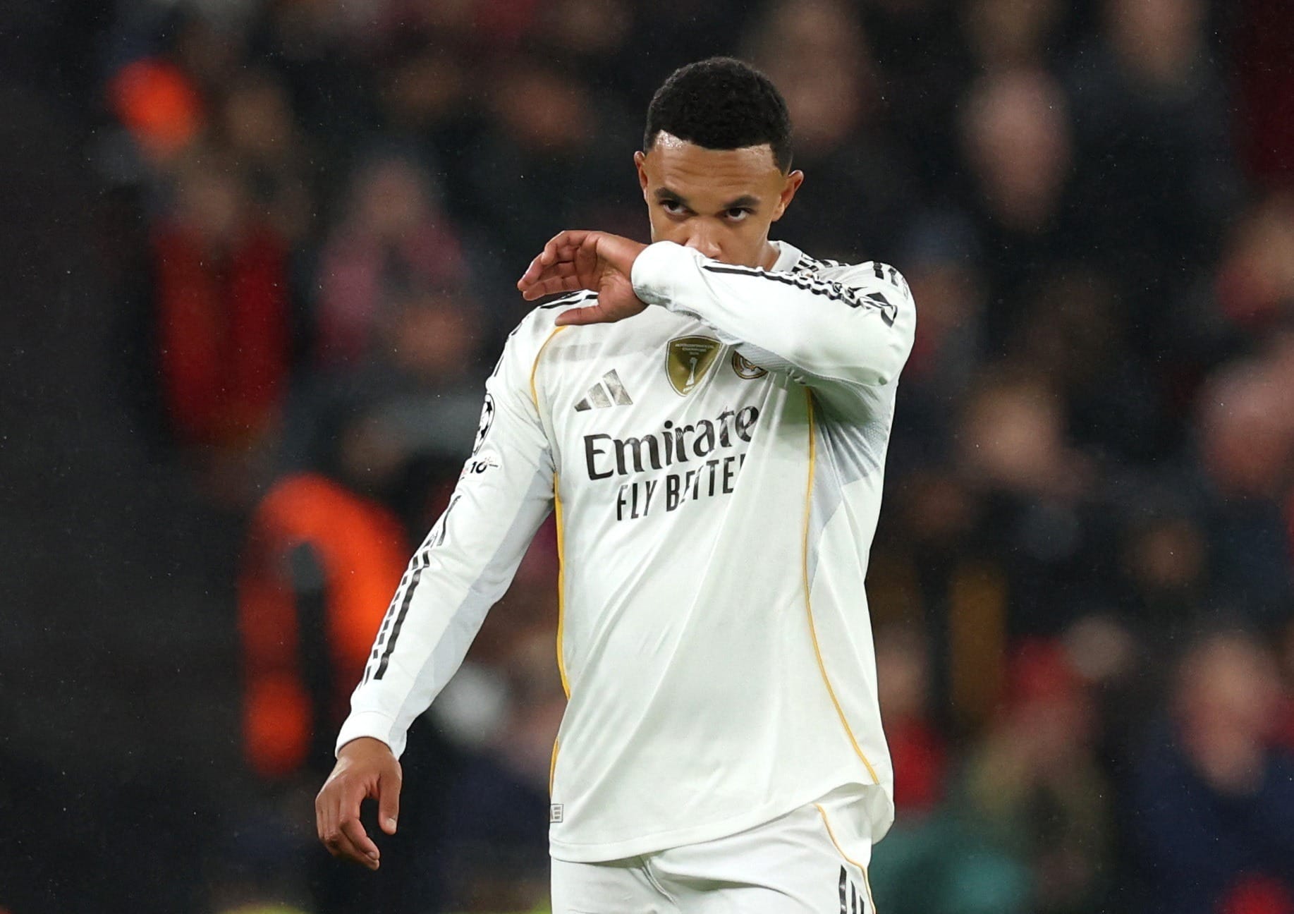 Alexander-Arnold tem lesão na coxa e desfalca o Real Madrid por até 2 meses