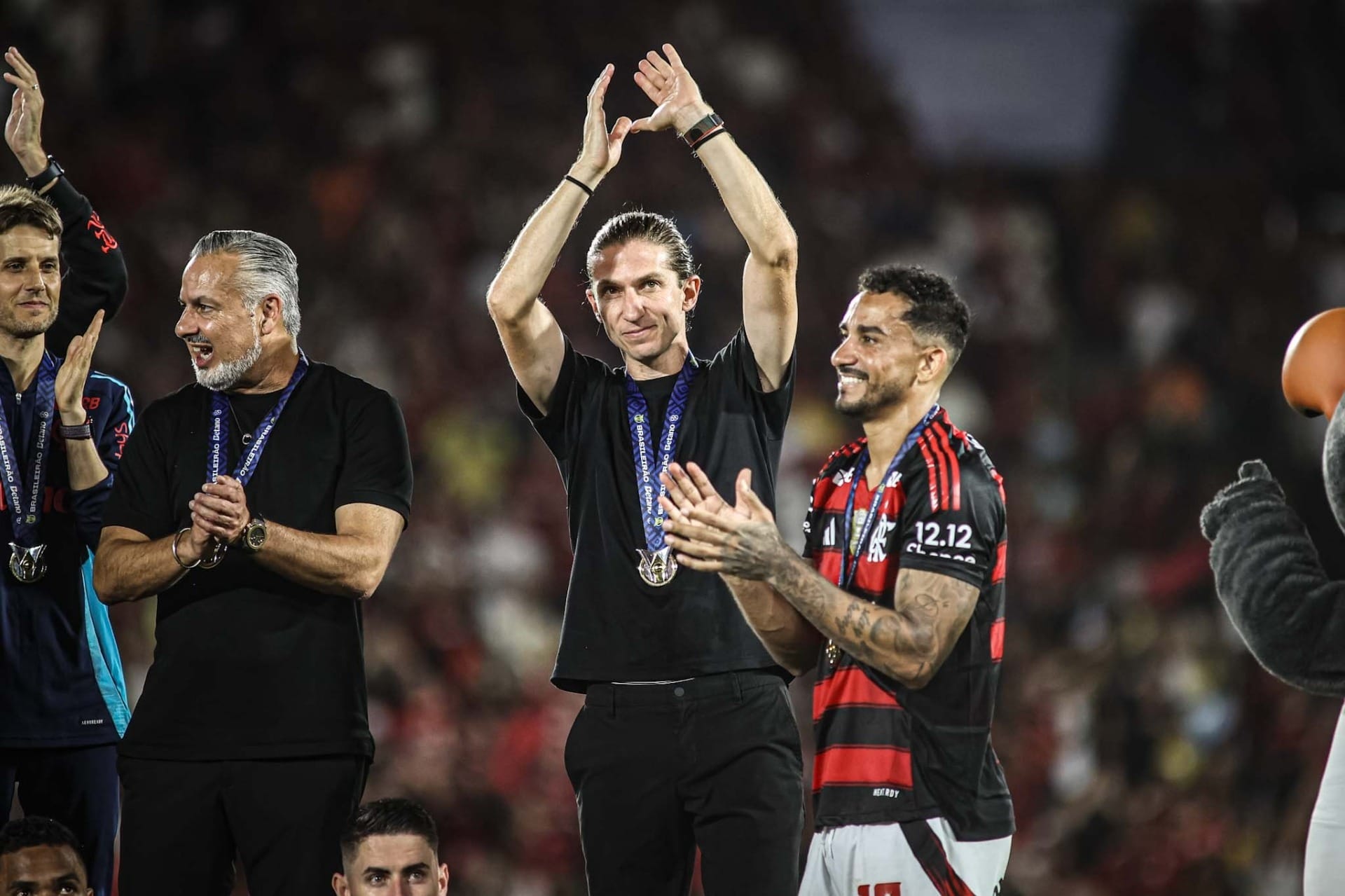 Boto diz que renovação de Filipe Luís "pode sair a qualquer momento"