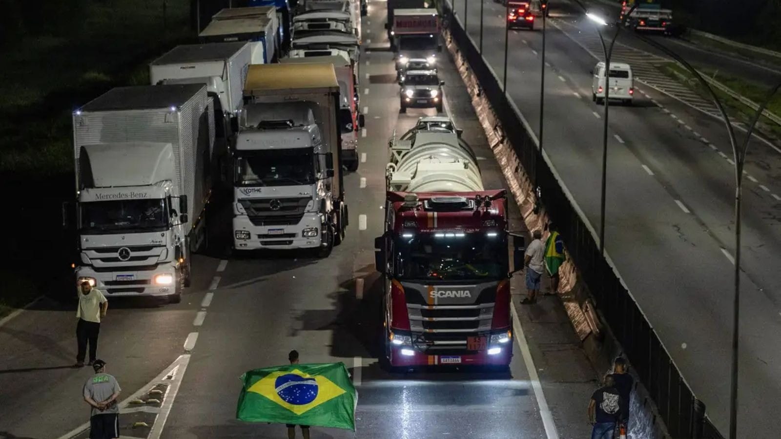 Caminhoneiros decidem nesta quinta-feira (19) sobre paralisação nacional