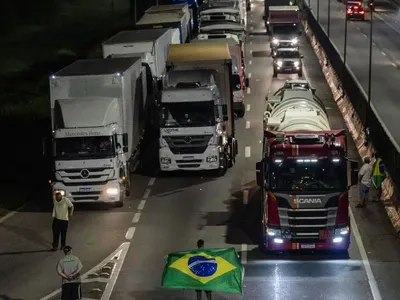 Caminhoneiros decidem nesta quinta-feira (19) sobre paralisação nacional