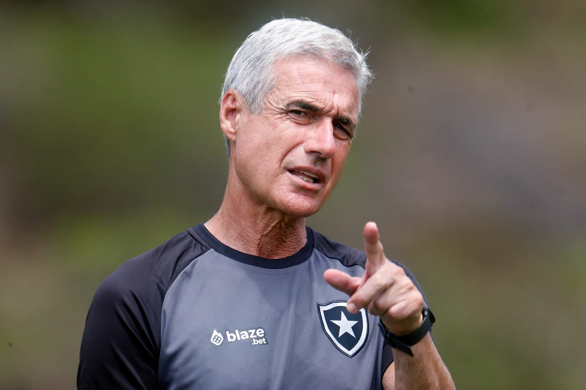 Mercado da bola: Grêmio quer Luís Castro como novo técnico em 2026