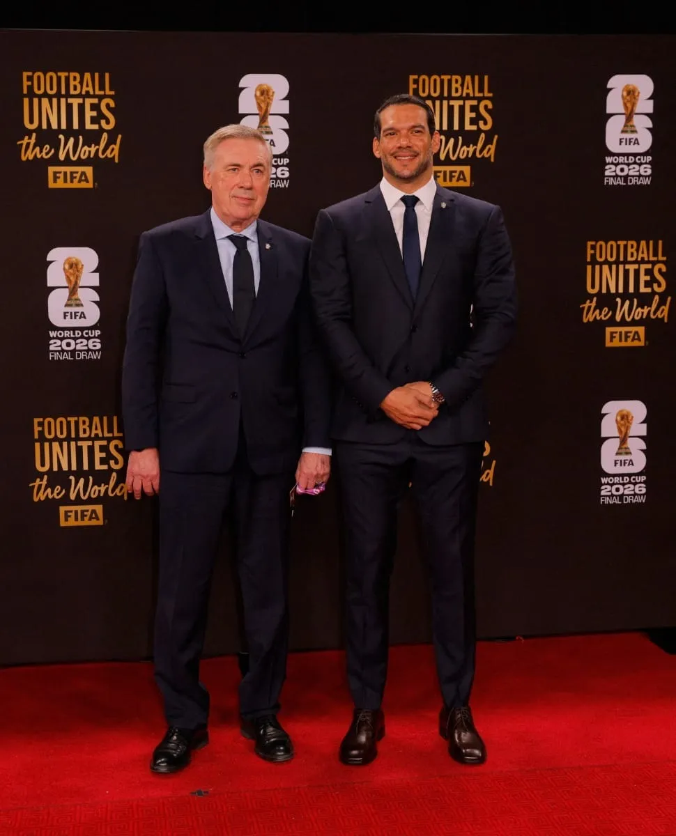 Carlo Ancelotti ao lado do presidente da CBF, Samir Xaud. Foto: Brian Snyder/Reuters