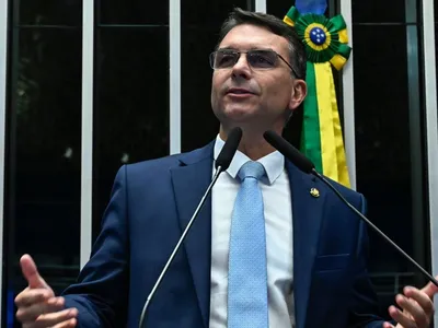 Flávio Bolsonaro confirma candidatura a presidência nas eleições de 2026
