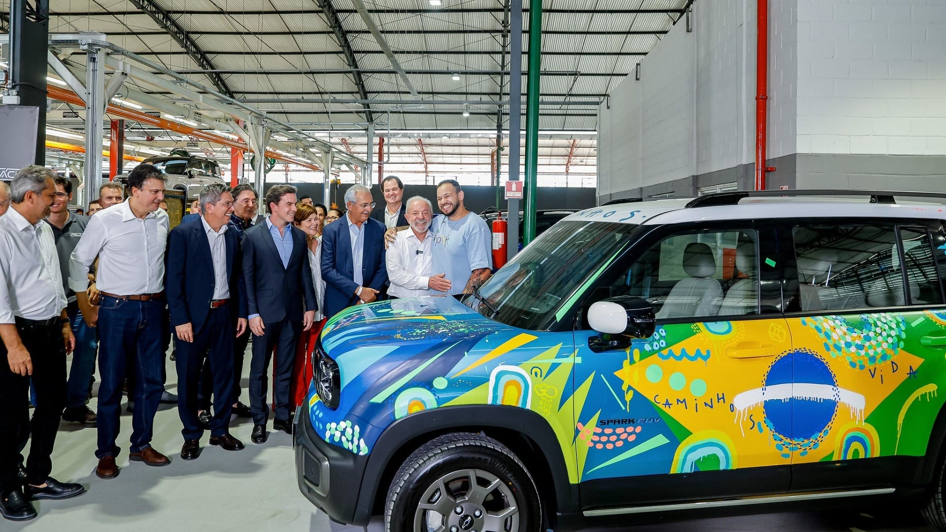 GM lança Spark EUV com pintura brasileira e pressiona rivais com Captiva EV