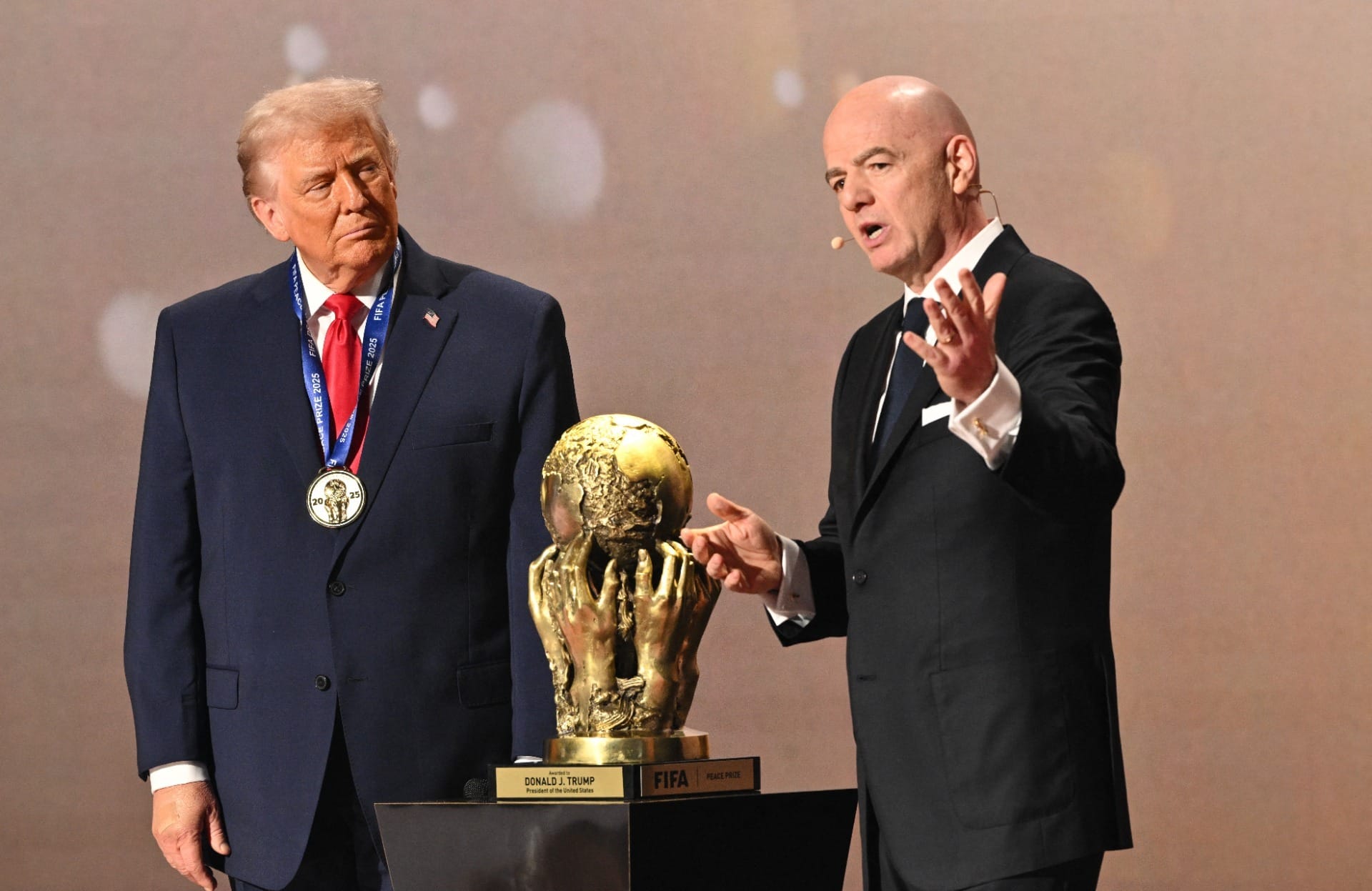 Sorteio mostra que Trump será o "dono" da Copa e vai usá-la para política