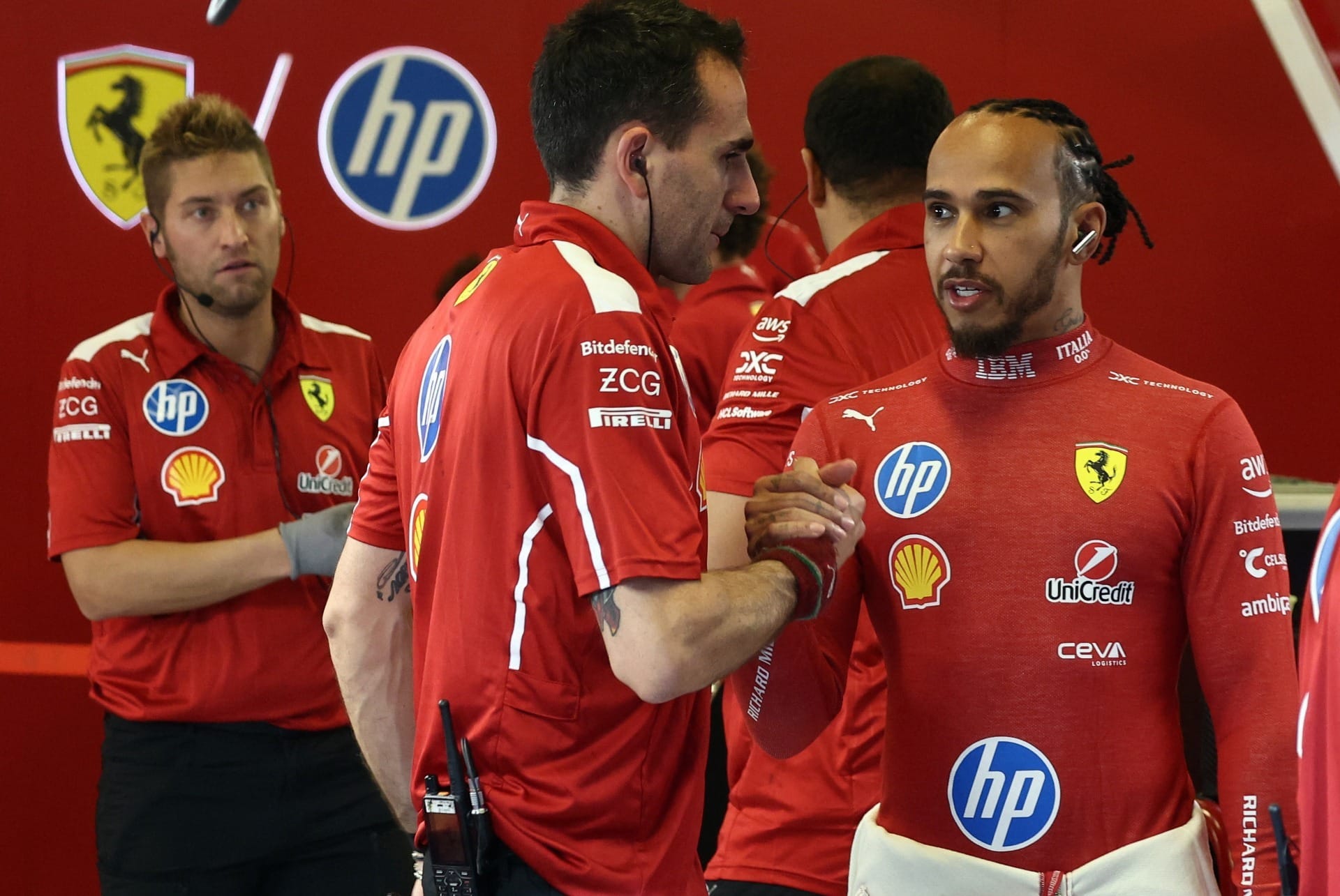 Hamilton encerra ano de estreia na Ferrari com pior pontuação da carreira
