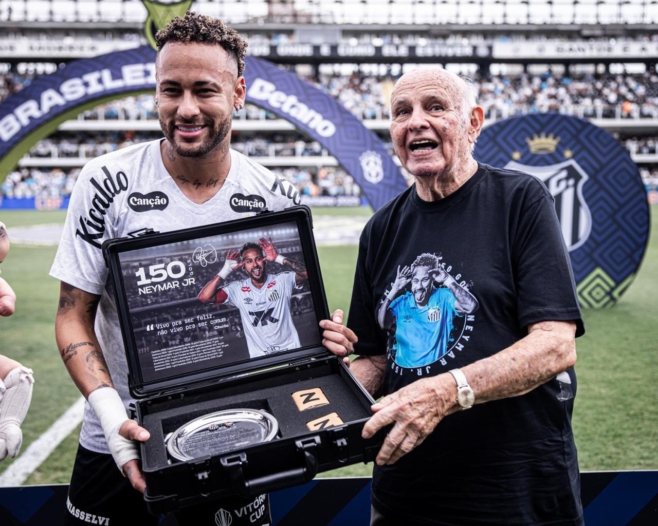 Neymar despista sobre permanência no Santos e diz que passará por cirurgia