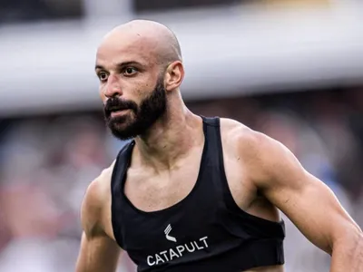 Thaciano exalta Neymar e valoriza gols após temporada "difícil" no Santos