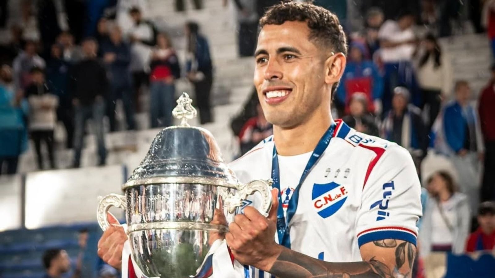 Athletico-PR busca a contratação de volante do Nacional, do Uruguai