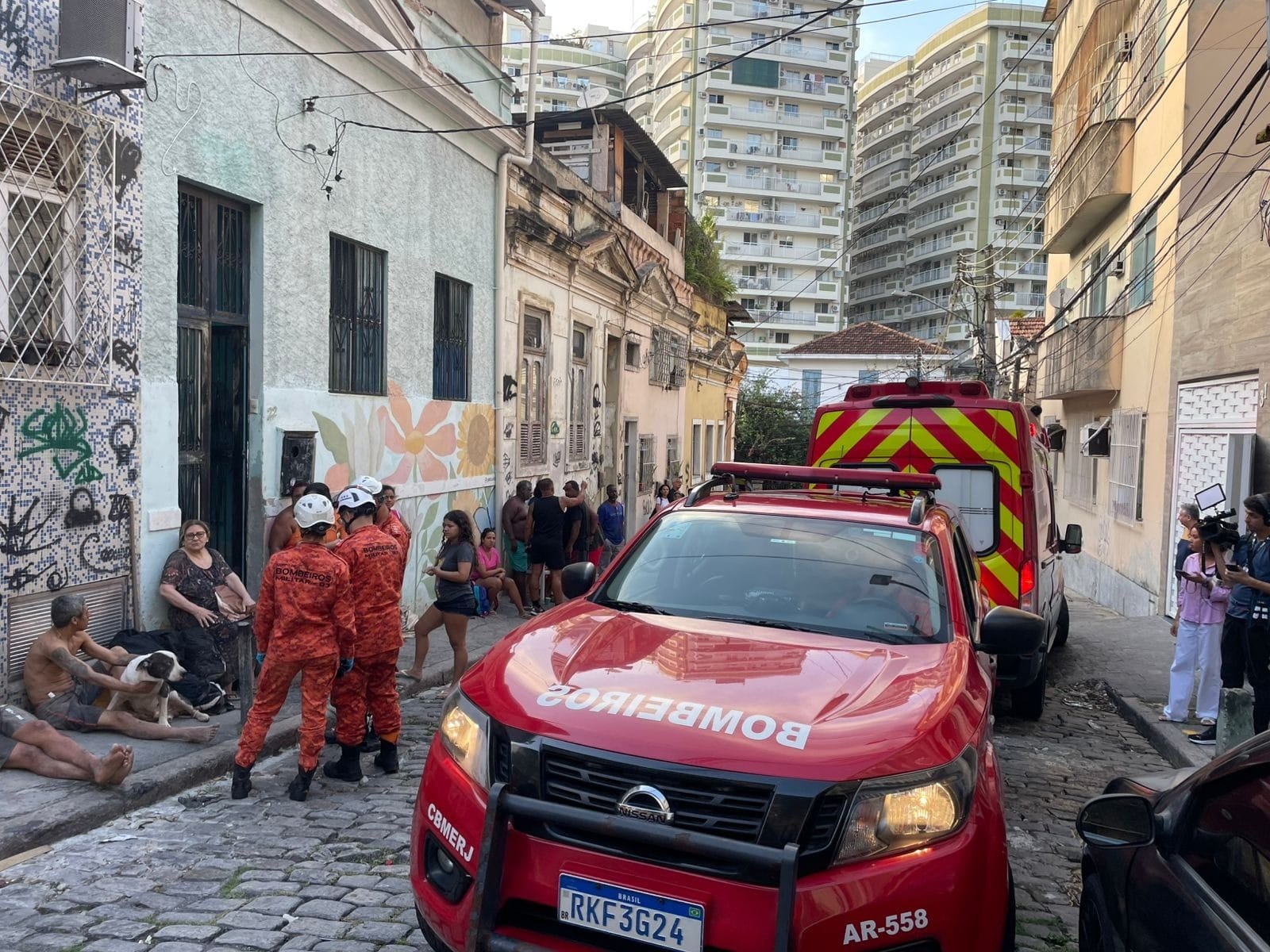 Moradores do casarão desabado no Catete vão receber aluguel social