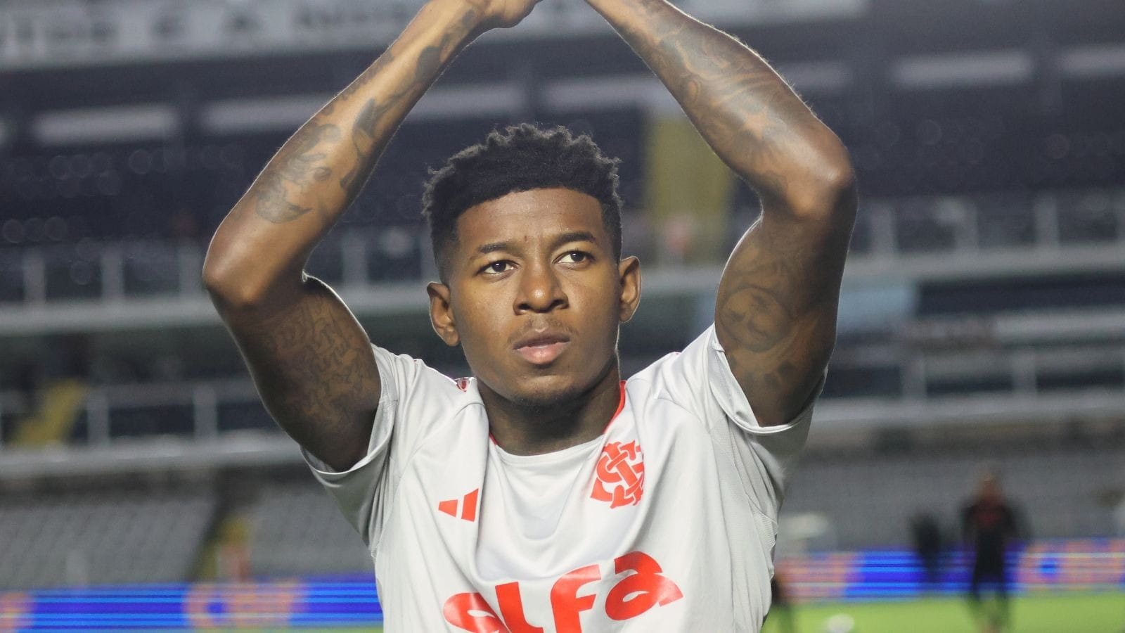 Flamengo faz proposta por zagueiro Vitão, do Internacional; veja valores