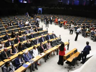 CCJ da Câmara aprova parecer para PEC do fim da escala 6x1