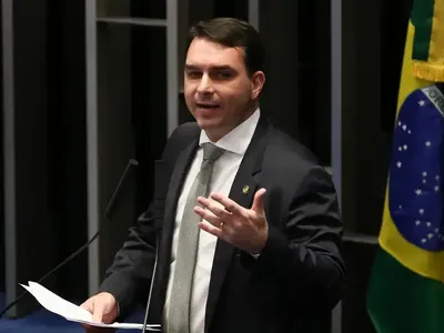 Candidatura de Flávio Bolsonaro surpreende aliados e mexe com a oposição