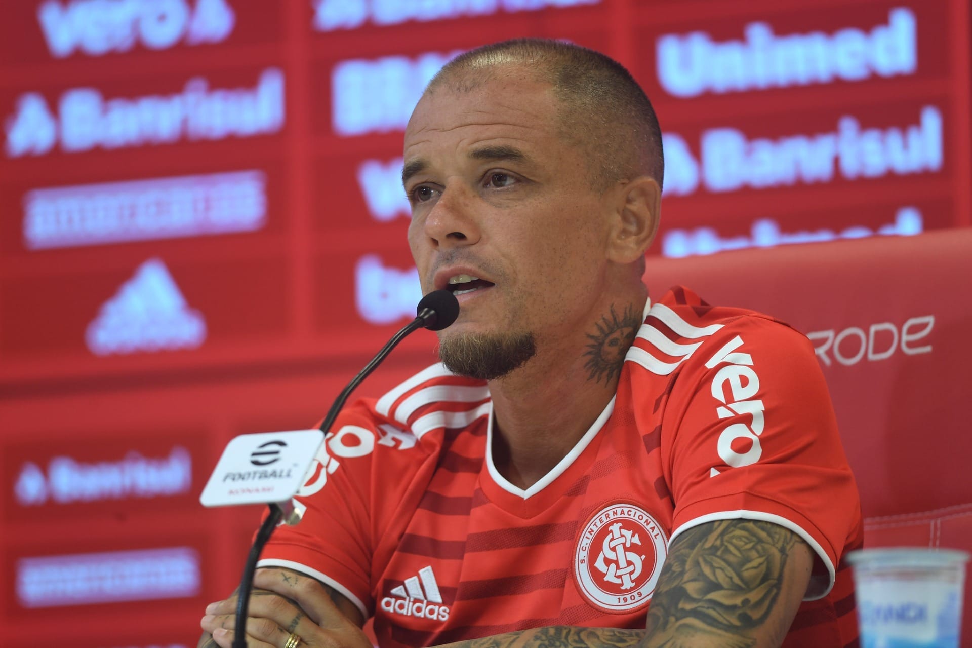 Inter anuncia saída de D'Alessandro por reorganização e questões pessoais