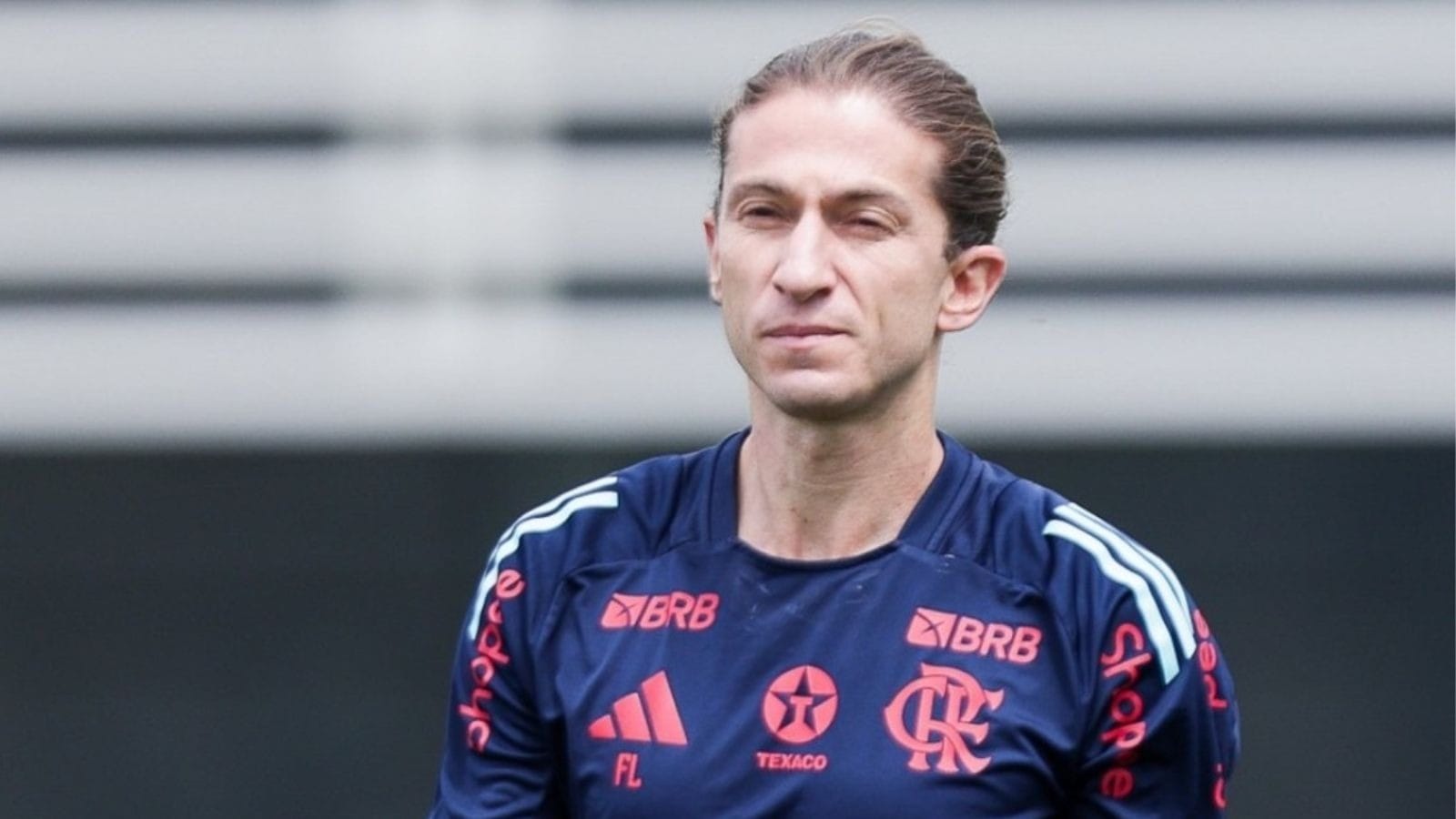 Presidente do Flamengo define data para renovar com Filipe Luís