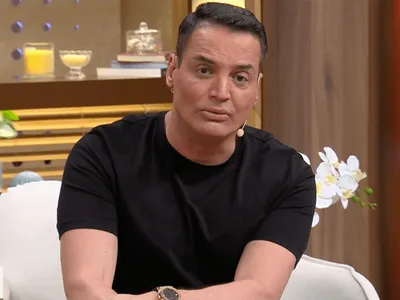 Leo Dias relembra infância pobre e truques da mãe: "Estrogonofe de chuchu"