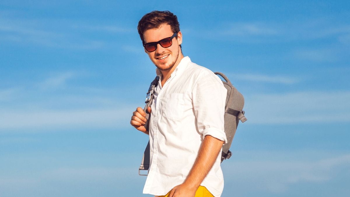 Guia prático de looks masculinos para o Réveillon na praia ou cidade