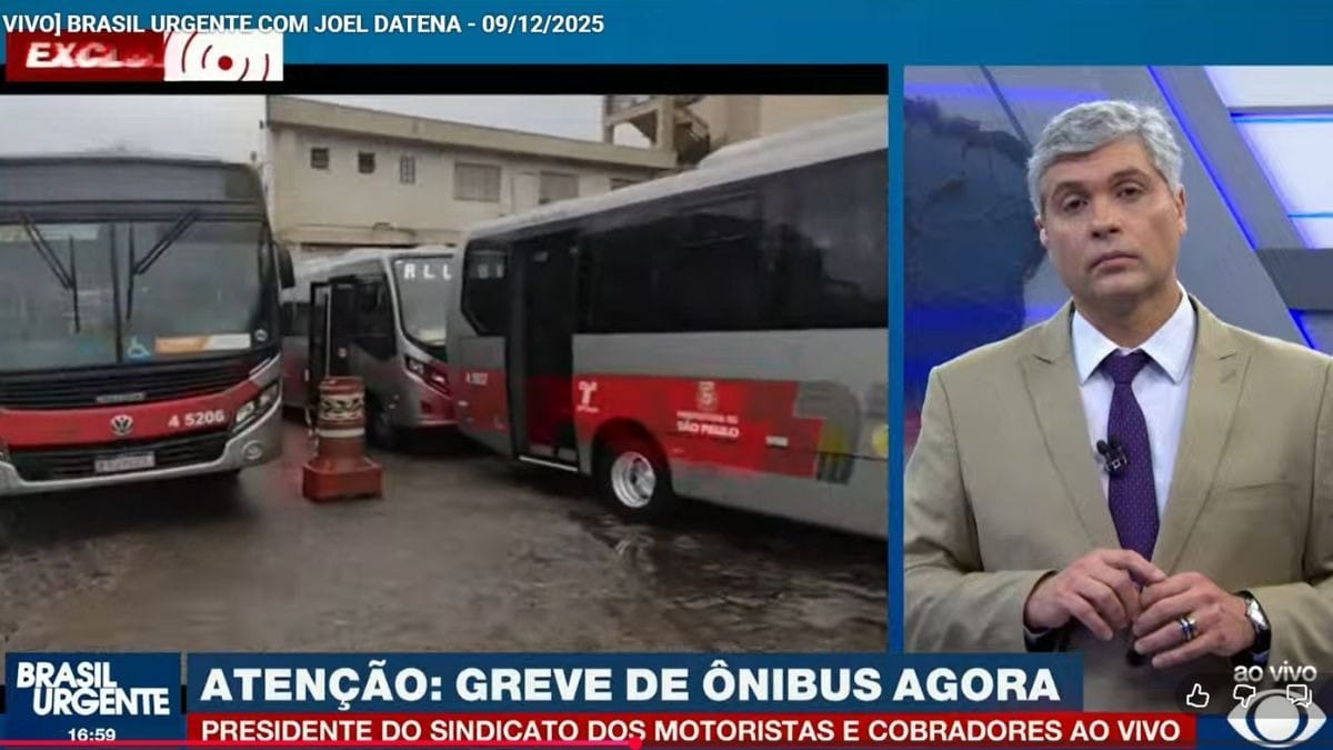Ônibus parados na garagem