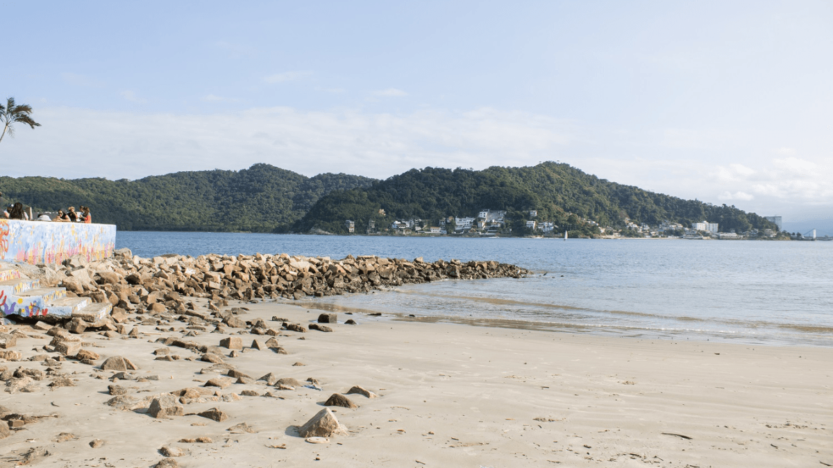 Praias limpas: como o turista pode ajudar a reduzir o lixo nas praias